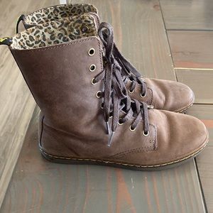 Dr Martens Stratford 9 hole size us 8L brown leather and leopard